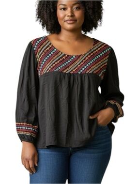 Savanna Jane Embroidered Top Excellent Comdition